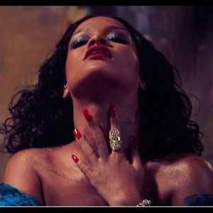 Meet your Posher, Antoniette